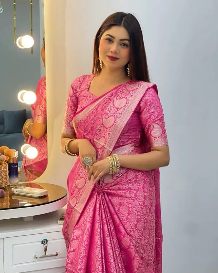 কাঞ্জিপুরাম সফট সিল্ক কাতান শাড়ি (ব্লাউজ পিস সহ)